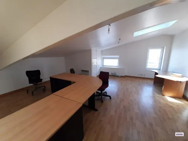 EST DE RENNES - Dans un ensemble immobilier, un local d'activit?