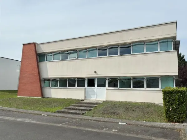 BUREAUX - A LOUER - PARKING - PARC DU PERRAY 