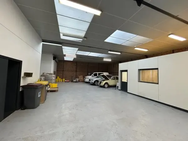 A LOUER - LOCAUX D'ACTIVITÉ - 349 M2 - SAINT-QUENTIN