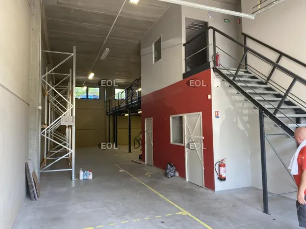 A Louer - Local d'activité avec bureaux de 345 m² Brignais (69)