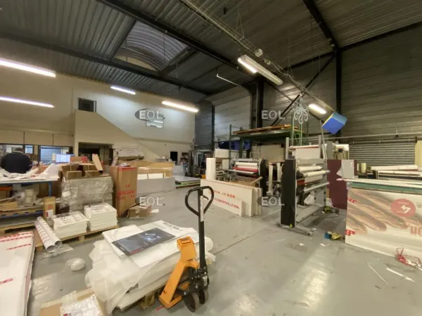 Locaux d'activités à partir de 245 m² à 877 m² à louer aux Ulis (91) 