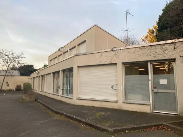 A VENDRE - Bureaux en Rez-de-Chaussée à Saint-Maur-des-Fossés (94) 