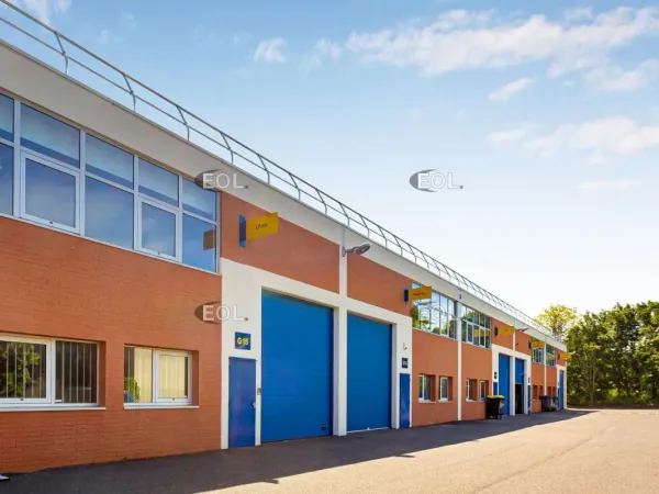 A LOUER :Local d'activité et bureaux de 680m² 