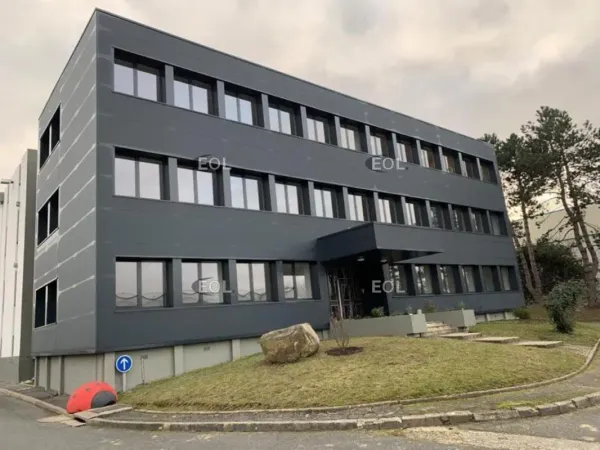 A LOUER - Local d'activité avec bureaux de 407 m² à Wissous (91)