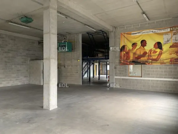 A LOUER : Activité/bureaux de 959m²