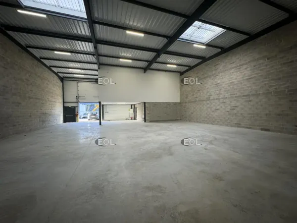 Locaux d'activités de 402 m² disponibles à la location à Bondoufle (91)