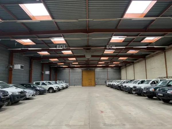 A LOUER / A VENDRE - bâtiment indépendant à usage d'entrepôt et bureaux de 2 559 m²