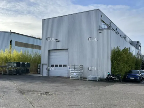 A LOUER : Local d'activités de 900 m²