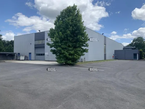 A VENDRE - A LOUER : Bâtiment indépendant d'activités de 1 934m² - Le Plessis Bouchard (95)