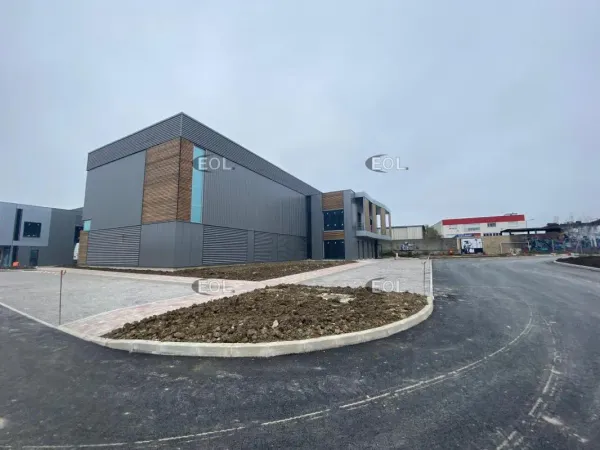 Bâtiment d'activité avec bureaux de 948 m² à louer à Courtry (77)