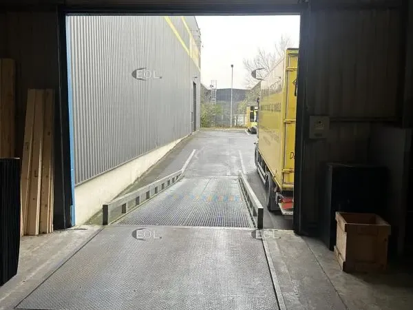 A louer immeuble indépendant d'activité/stockage avec des bureaux d'accompagnement au Blanc Mesnil (