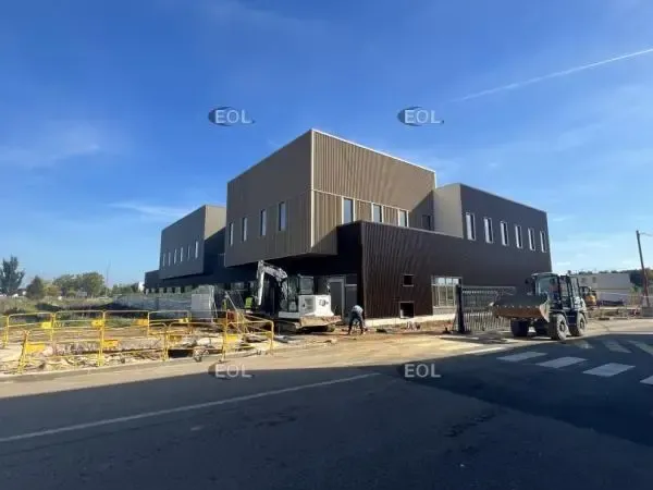 A VENDRE - Bâtiment de 1 989 m² à Buchelay (78)