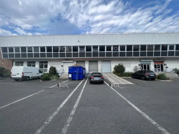 A louer - entrepôt avec bureaux de 1 352 m²