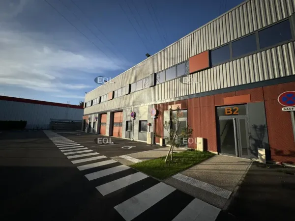 Locaux d'activités avec bureaux à partir de 383 m² disponibles à la location à Corbeil-Essonnes (91)