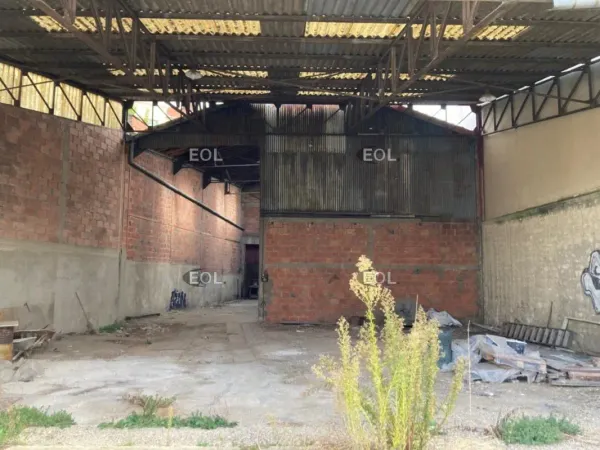 À louer : terrain avec hangar de 590 m² à Saint-Maur-des-Fossés (94)