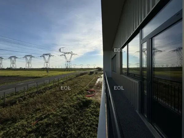 A LOUER - Bâtiment de 2 465 m² divisible à partir de 493 m²