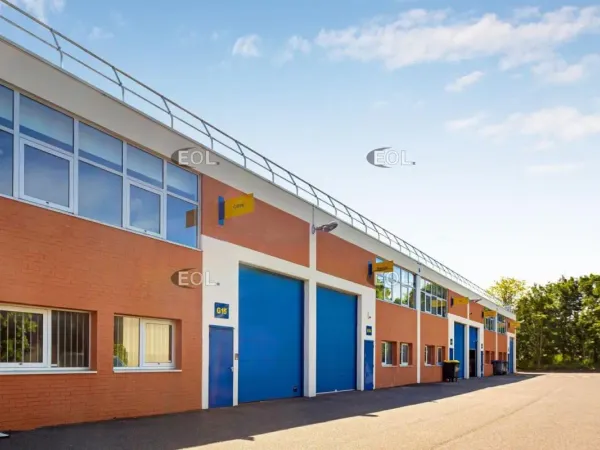 À louer : local d'activité et bureaux de 680 m²