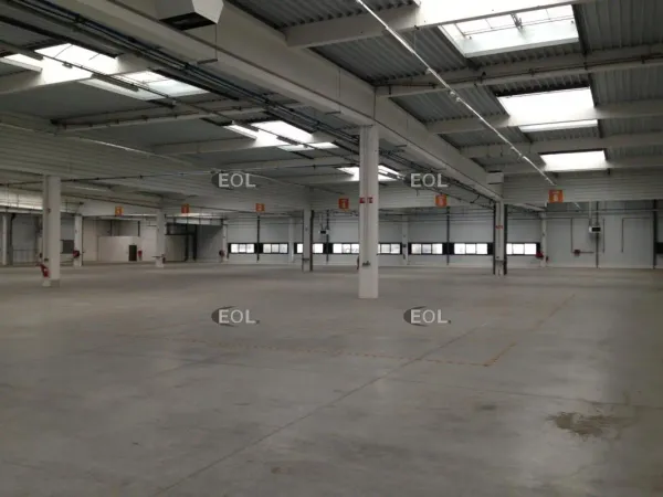 Entrepôt avec bureaux de 4 662 m² à louer - Ferrière-en-Brie (77)
