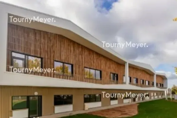 LOCAUX D'ACTIVTES A VENDRE OU A LOUER