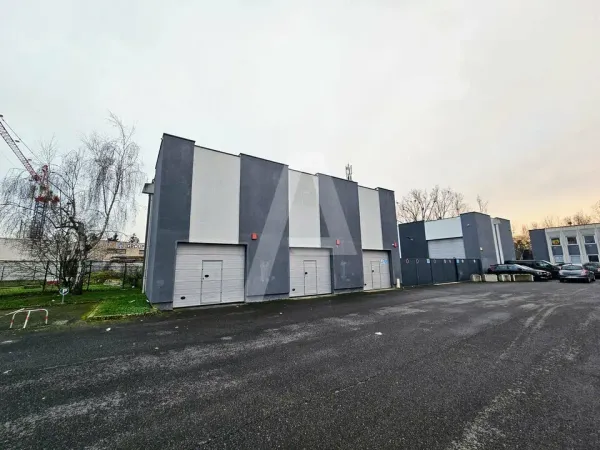A VENDRE : Immeuble indépendant "activités / bureaux" à EVRY-COURCOURONNES