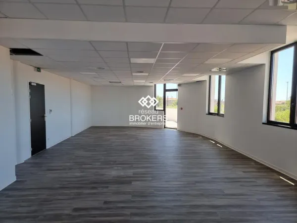 Bureau de 92,40 m² + terrasse de 36 m² - A louer - Sète