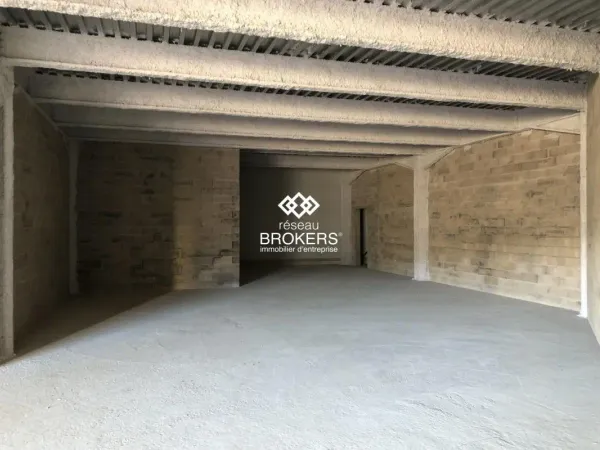 Local commercial de 177 m2 dans la nouvelle Zone de Bernes-Sur-O