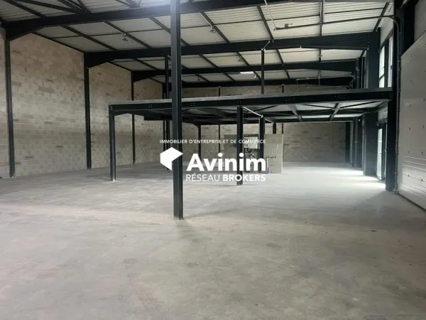 LOCAUX D'ACTIVITE A VENDRE