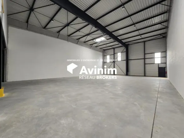 A LOUER ST OUEN L'AUMONE STOCKAGE 592 M² 