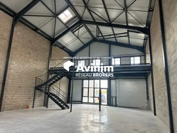 À LOUER - Cellules d'activité neuves de 261 m² (dont 61 m