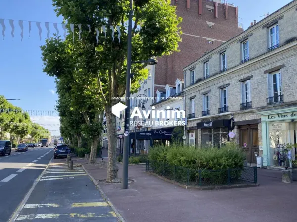 Centre ville CHANTILLY - Bureau 53m2 à louer RÉNOVÉ en TRÈS