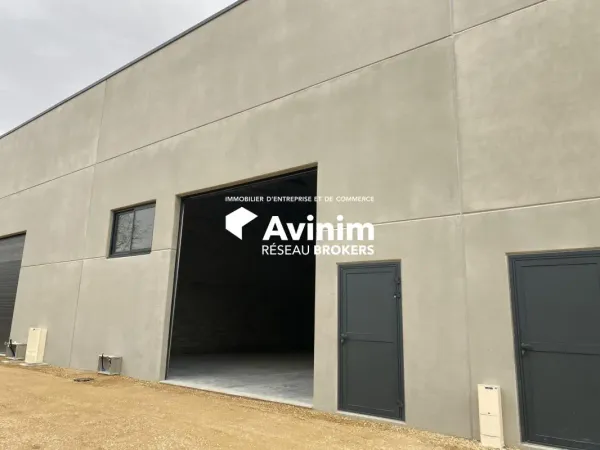 Local industriel neuf de 211 m² a Montauroux