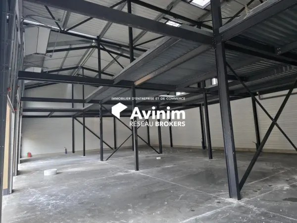 Local d'activité de 255,24 m² - A vendre - Sussargues