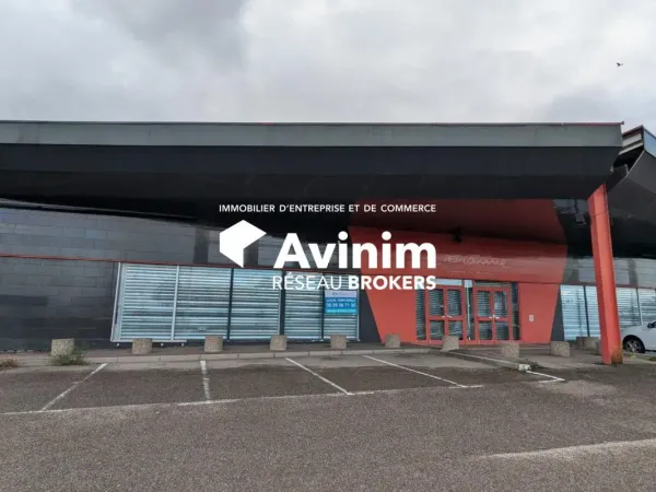 Location local commercial 1800 m² ZAC Vendenheim