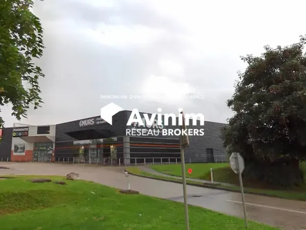 Local commercial 1038 m2 Zone Les epenottes