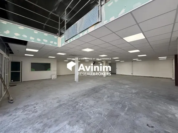 Secteur Industriel Premium - Local Commercial & Technique de 3