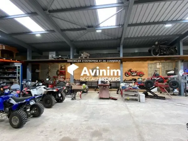 Atelier auto / moto 400 m² - HSP 7 m - accès A8 - Gonfar