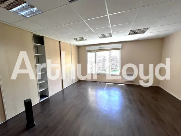 A VENDRE / A LOUER - BUREAUX DE PLAIN-PIED A VENDRE - CAEN NORD