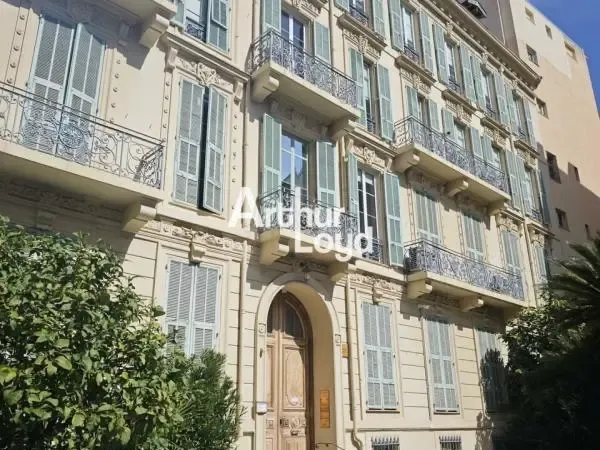 NICE CENTRE IMMEUBLE BOURGEOIS A LOUER