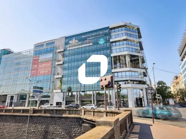 A LOUER, Bâtiment verdoyant au pied de la porte d'Orléans ! 