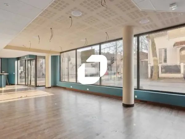 A VENDRE OU A LOUER, Surface bureaux ou locaux commerciaux à Malakof