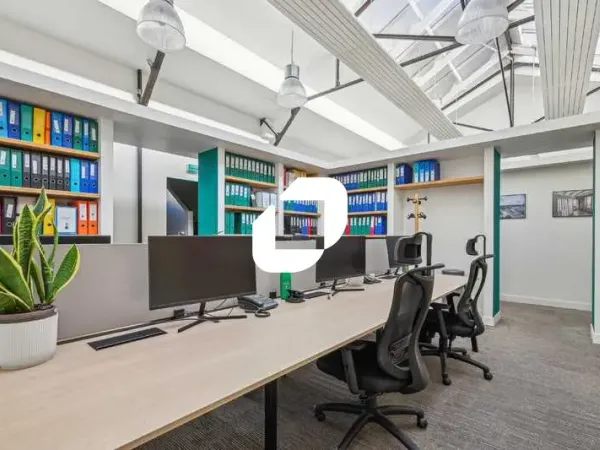 A LOUER, Bureaux indépendants à louer au pied du RER B
