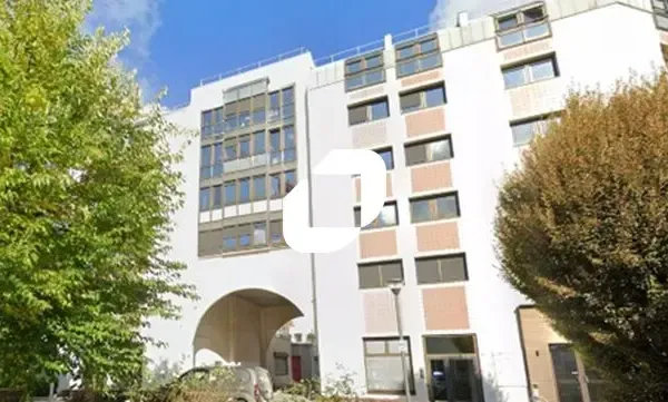 A LOUER, BUREAUX RENOVES AU PIED DU RER C