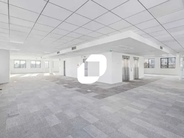 A LOUER, IMMEUBLE RENOVE AVEC SERVICES DE STANDING