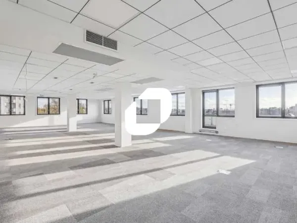 A LOUER, IMMEUBLE RENOVE AVEC SERVICES DE STANDING