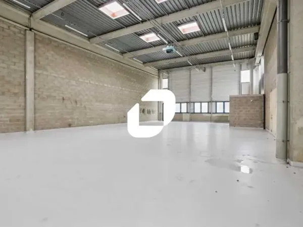 A LOUER, Activités sécurisés au pied des axes autoroutiers