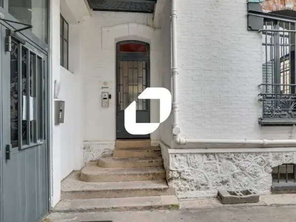 A LOUER, Bâtiment atypique à louer à proximité du métro 4 !