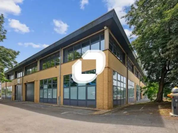 A LOUER, Bureaux et activités rénovés avec loyer attractif