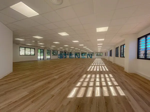 A LOUER BUREAU DE 350M² VENELLES