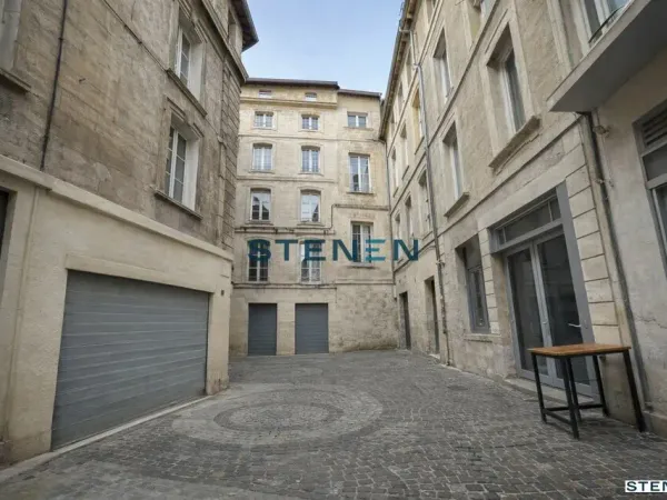 À VENDRE OU À LOUER - COMMERCE 596 M² - AVIGNON