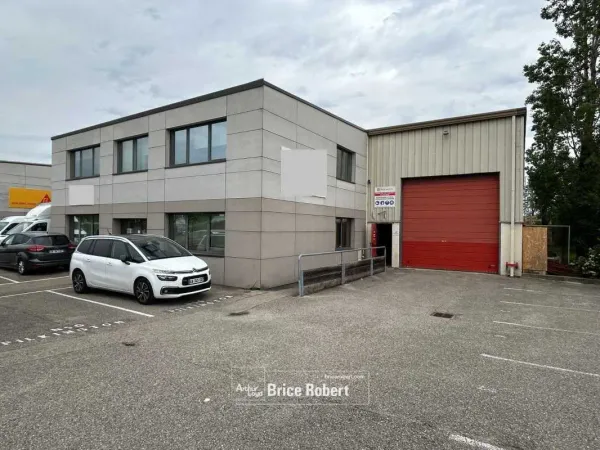 A louer - Bâtiment industriel divisible de 686 m² avec une partie activité stockage et de bureaux d'
